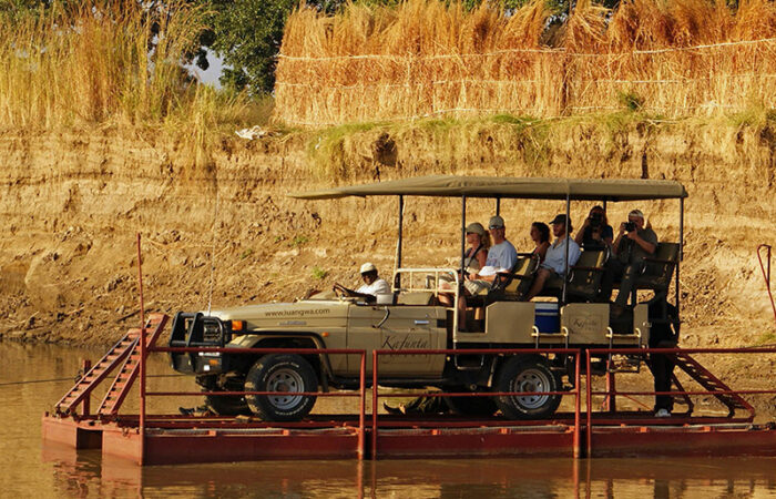 Transport over Luangwe-floden